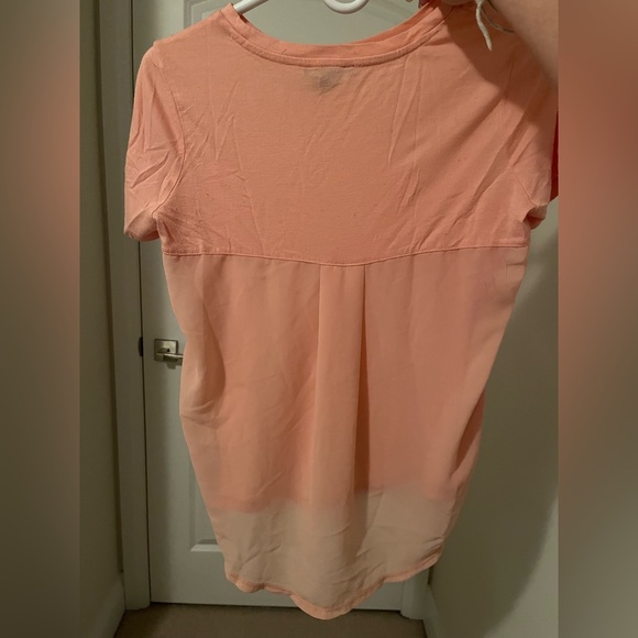 ! 2 for 20 ! Forever 21 Salmon Colored T-Shirt with Slightly See Through Back - Picture 4 of 6